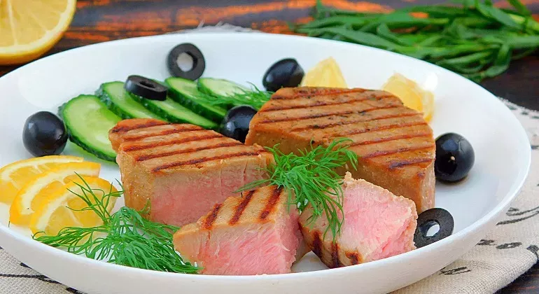 Рибний стейк з тунця в японському стилі