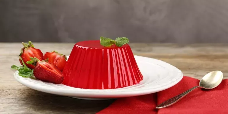 Полуничне желе: Яскравий десерт на літній стіл