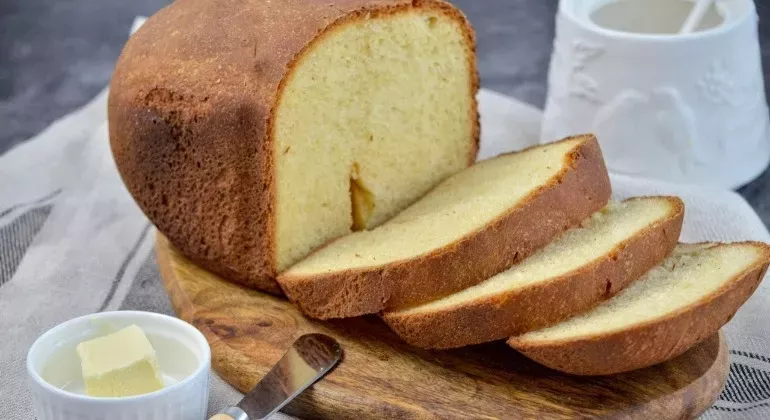 Рецепт яскравого кукурудзяного хліба в хлібопічці