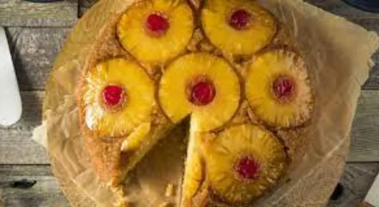 Ананасовий пиріг з карамельною скоринкою
