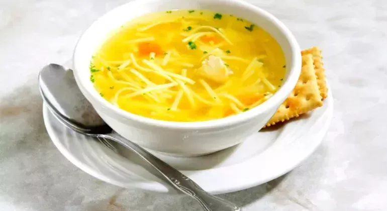 Курячий суп з локшиною