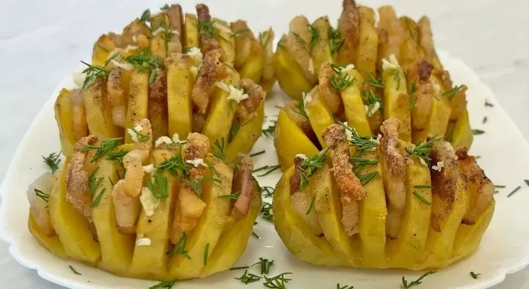 Рецепт: Картопля з салом у печі