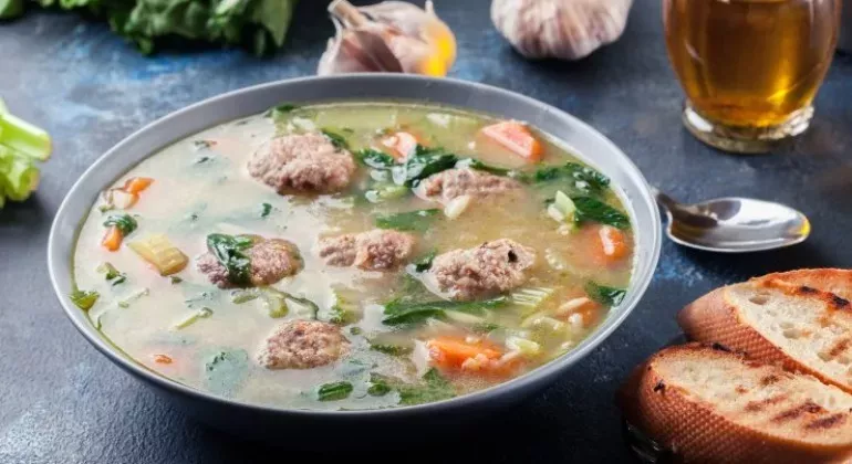 Суп з фрикадельками: простий та ситний рецепт