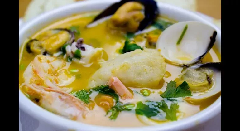 Суп з морським коктейлем - швидко, просто і смачно!