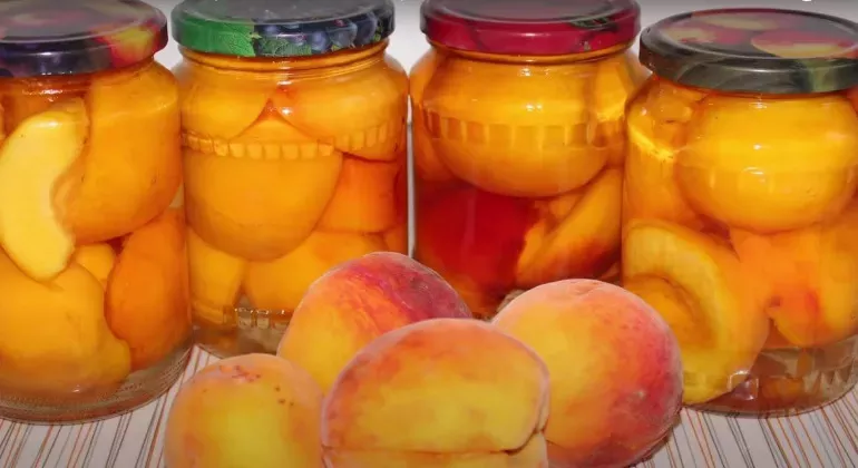 Персики у ванільному сиропі на зиму