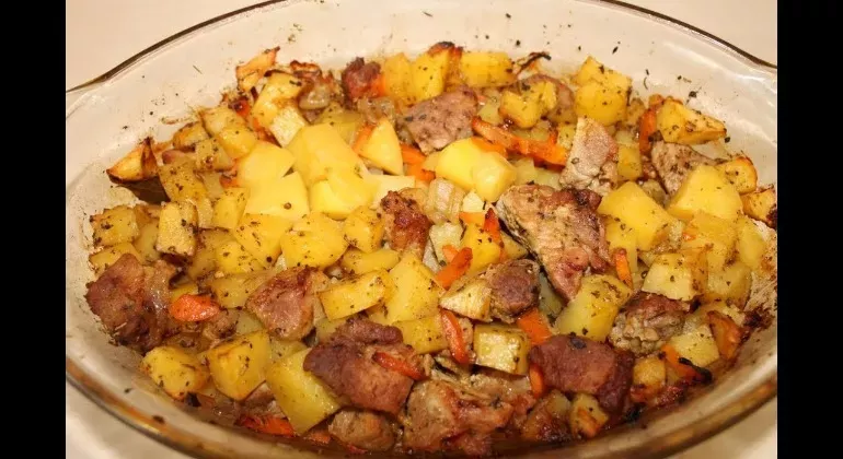 Рецепт тушкованої картоплі в духовці