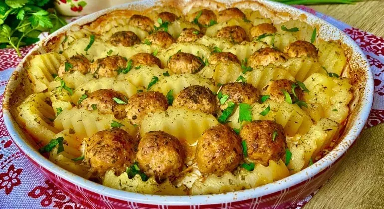 Смачні тюфтелі з картоплею: рецепт з овочами та приправами