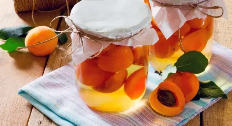 Рецепт компоту з абрикосів