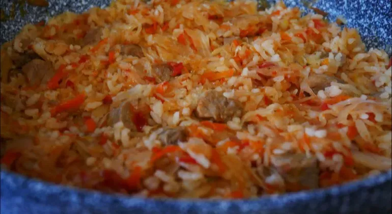 Тушкована капуста з рисом: рецепт грецької кухні