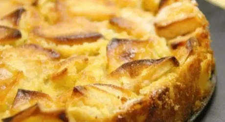 Шарлотка на кефірі - ніжний пиріг з яблуками