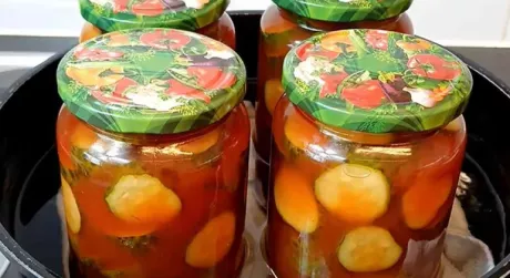 Огірки в томатній заливці з томатною пастою на зиму