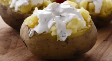 Рецепт мексиканської картоплі зі сметаною і соусом