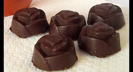 Як зробити цукерки "П'яна вишня в шоколаді"