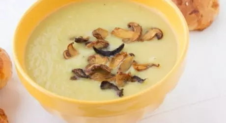 Грибний суп з плавленим сиром - простий і смачний рецепт