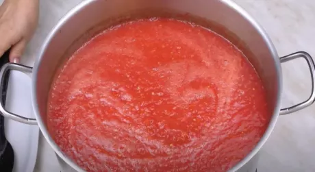 Як приготувати томатний сік з помідорів у домашніх умовах.