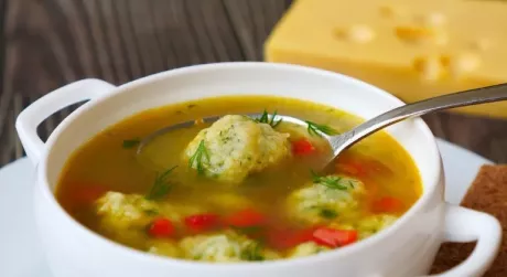 Суп із сирними галушками