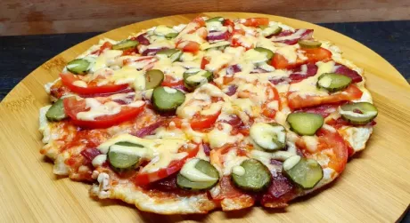 Дієтична піца з тонкого лаваша