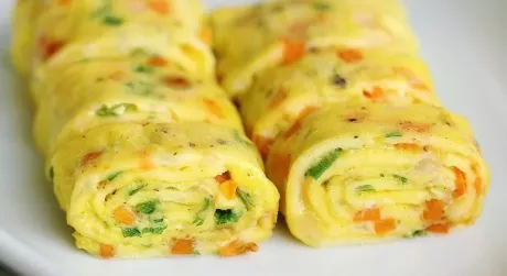Яєчні роли по-корейськи - швидкий рецепт на смачний сніданок