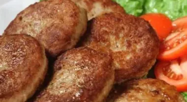 Рецепт соковитих печінкових котлет з манкою