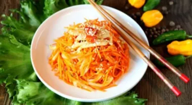 Корейський салат з кальмарів