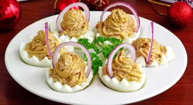 Яйця з печінкою тріски