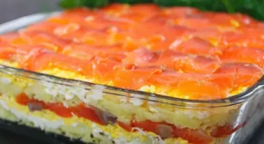 Смачний листковий салат із рибою